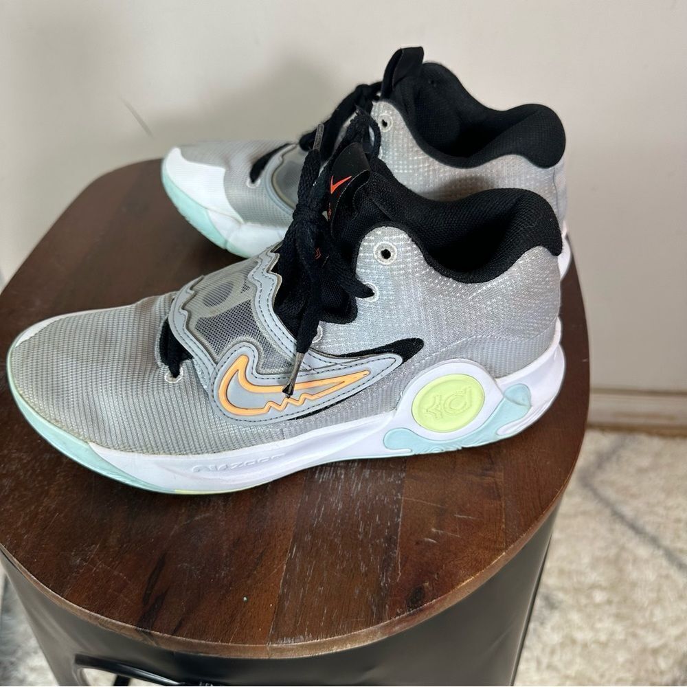 Nike Gray and Black Sneakers with Modern Design